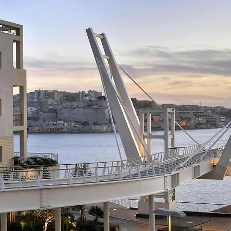 Superlative Penthouse With Valletta And Harbour Views * סליאמה