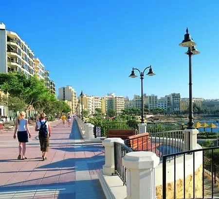 Superlative Penthouse With Valletta And Harbour Views דירה *