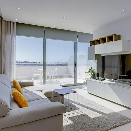 Superlative Penthouse With Valletta And Harbour Views דירה סליאמה