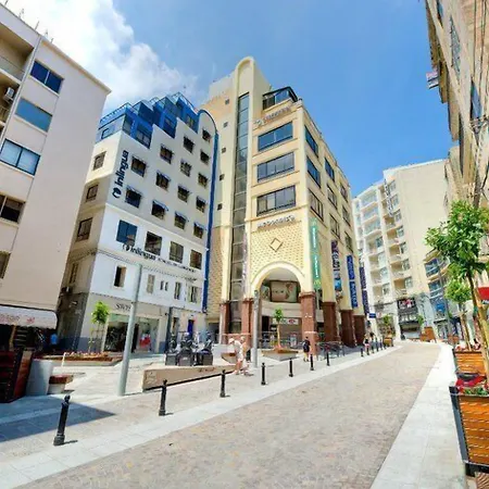 Superlative Penthouse With Valletta And Harbour Views Lägenhet