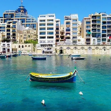 Superlative Penthouse With Valletta And Harbour Views דירה סליאמה