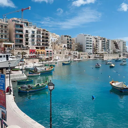 Superlative Penthouse With Valletta And Harbour Views Lägenhet Sliema