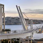 Superlative Penthouse With Valletta And Harbour Views * סליאמה