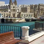 Superlative Penthouse With Valletta And Harbour Views סליאמה