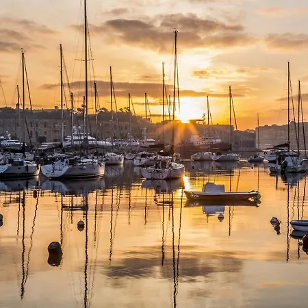 Superlative Penthouse With Valletta And Harbour Views * スリーマ