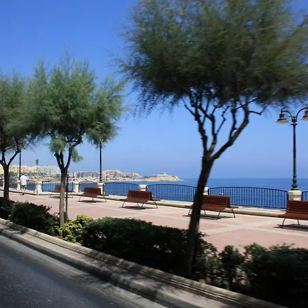 Superlative Penthouse With Valletta And Harbour Views アパート スリーマ