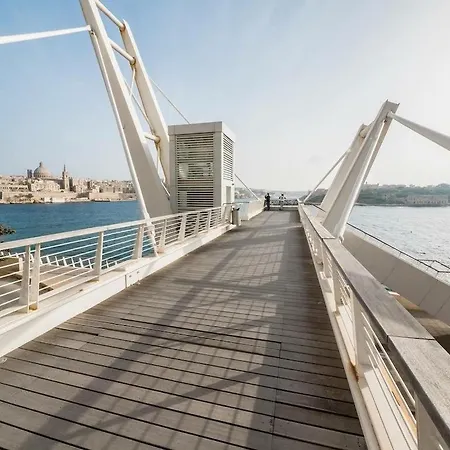 Superlative Penthouse With Valletta And Harbour Views