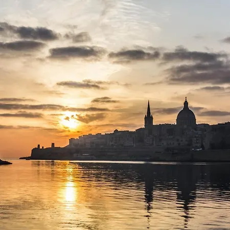 Superlative Penthouse With Valletta And Harbour Views * Sliema
