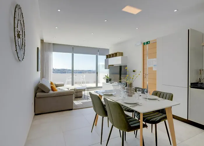 Superlative Penthouse With Valletta And Harbour Views アパート