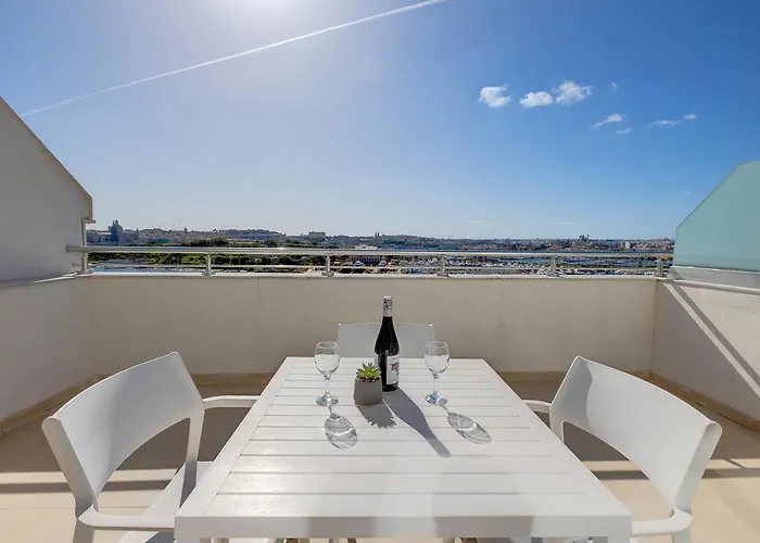 Superlative Penthouse With Valletta And Harbour Views アパート スリーマ