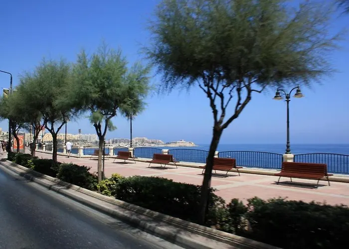 Superlative Penthouse With Valletta And Harbour Views Appartamento Sliema