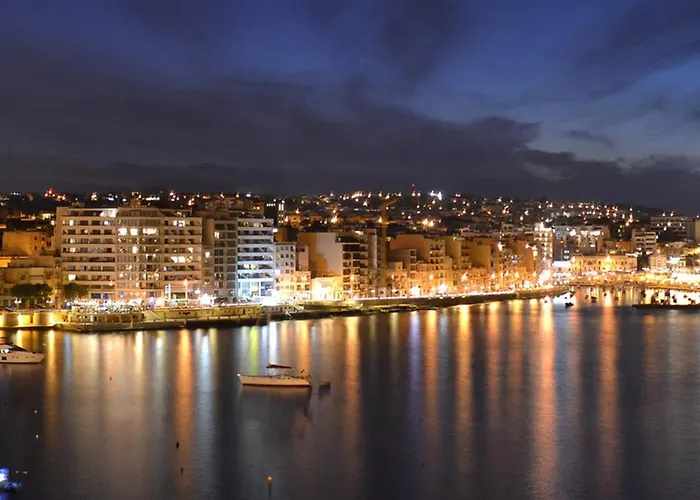 Superlative Penthouse With Valletta And Harbour Views דירה *